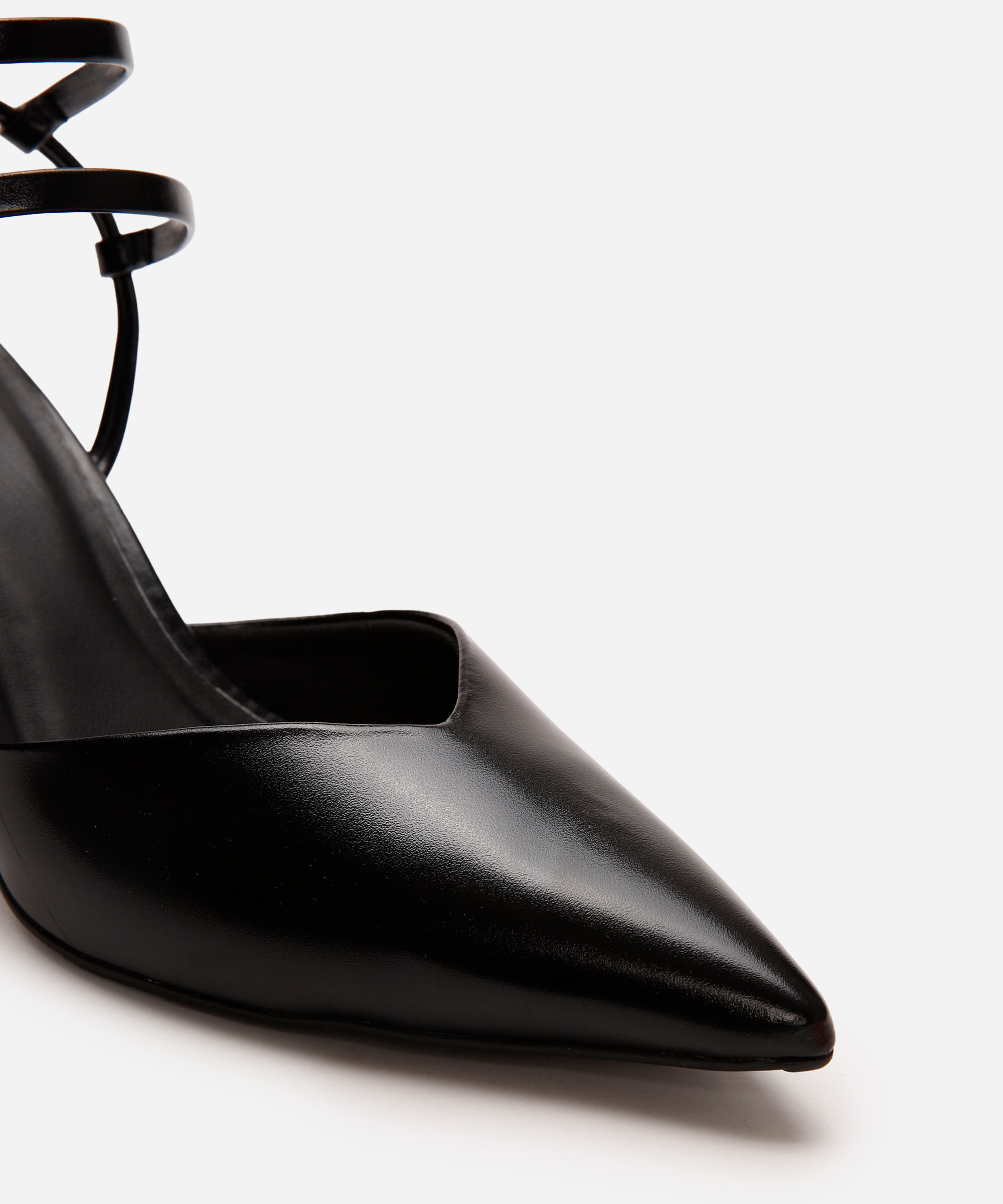 scarpin feminino com fivelas oneself preto