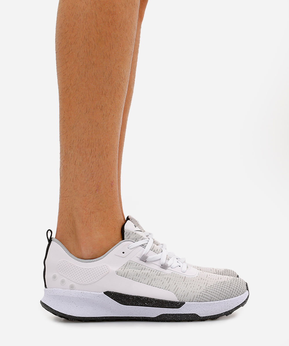 tênis esportivo masculino com recortes branco