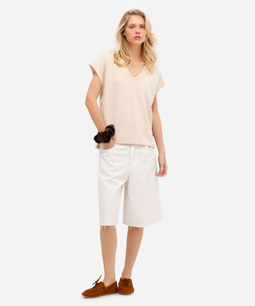 blusa básica feminina decote v manga curta bege