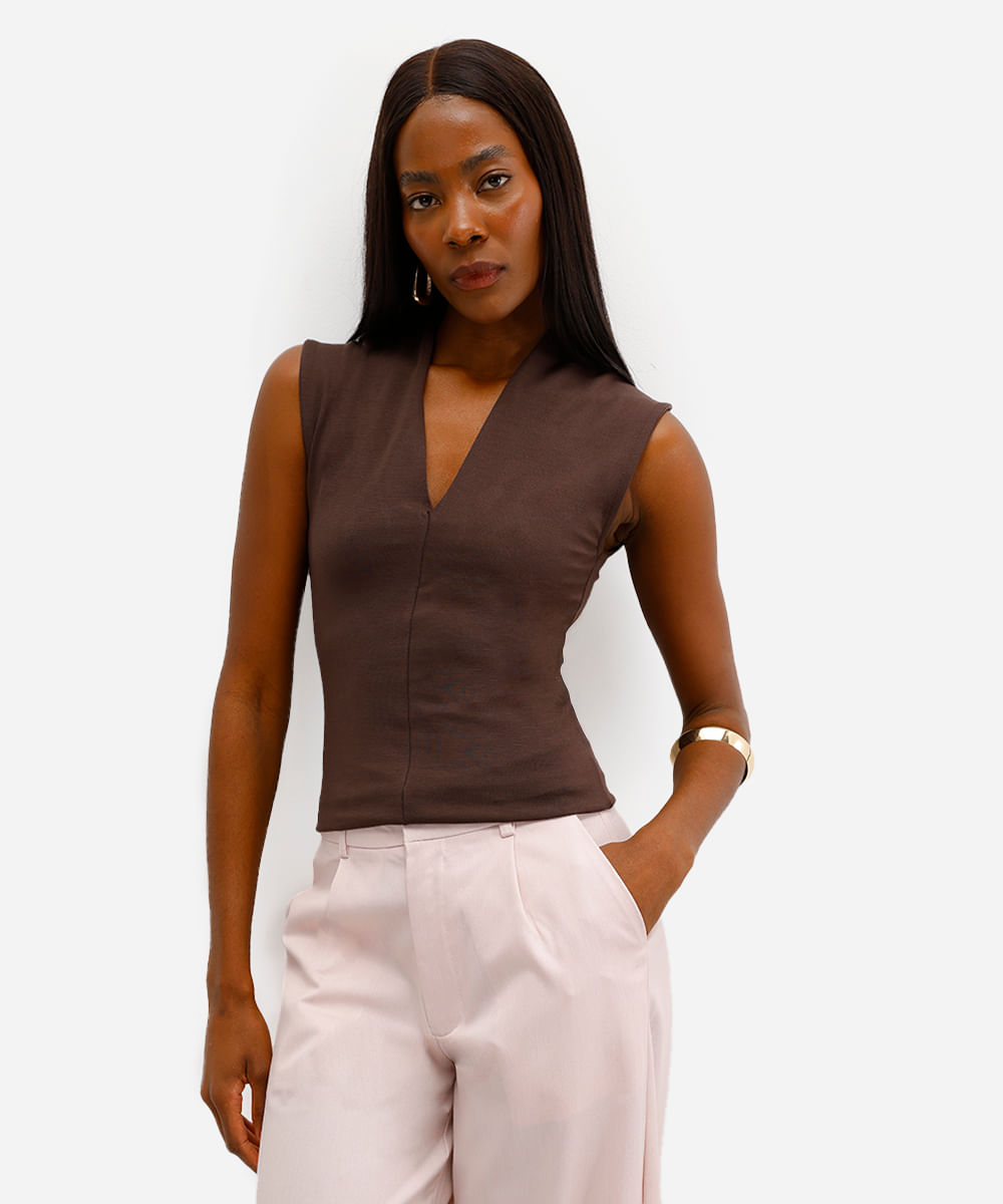 regata feminina com viscose decote v marrom