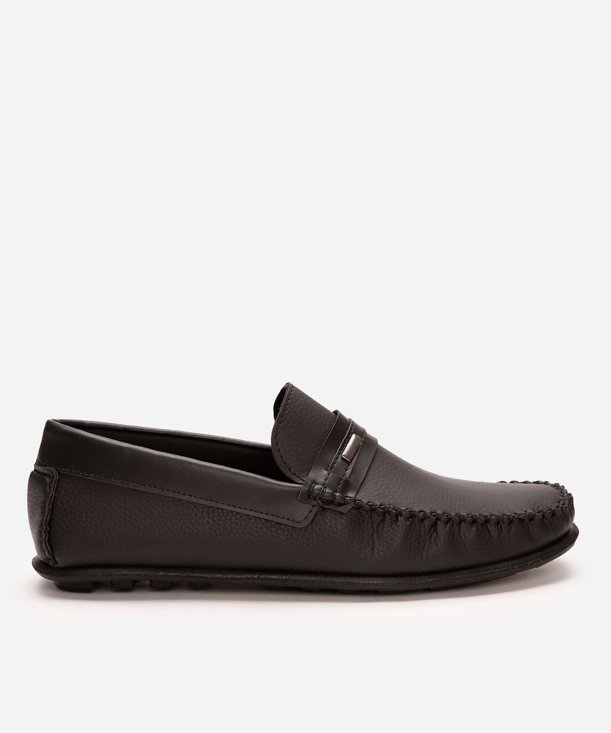 mocassim com recorte e fivela preto