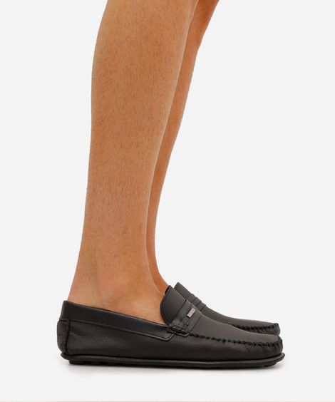 mocassim com recorte e fivela preto
