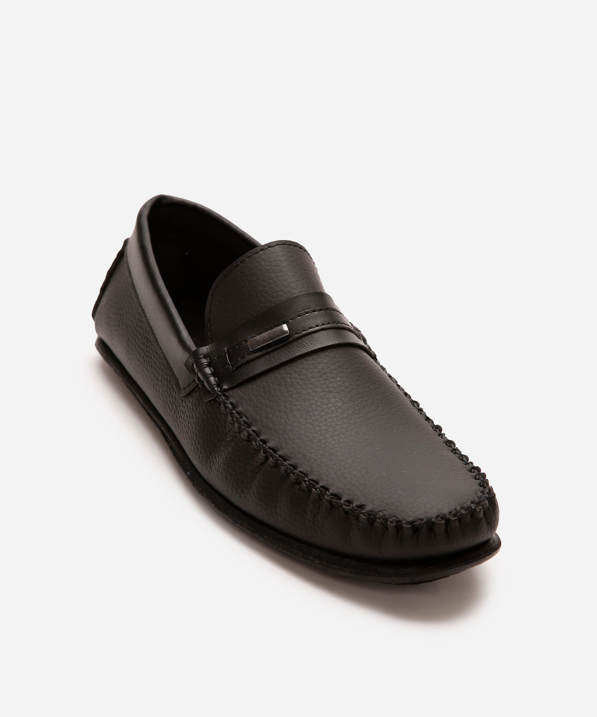 mocassim com recorte e fivela preto
