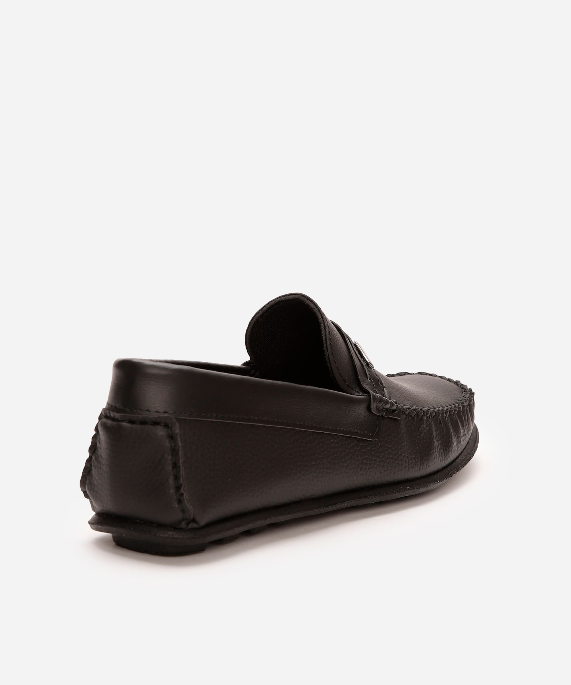 mocassim com recorte e fivela preto