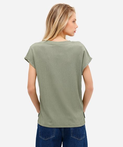 camiseta decote v manga curta texturizada verde