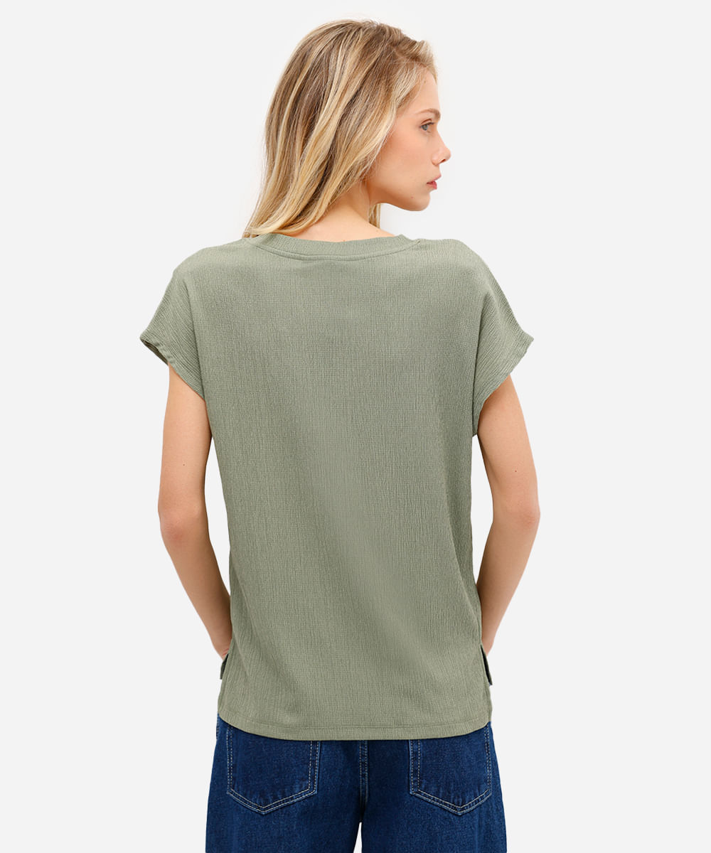 camiseta decote v manga curta texturizada verde