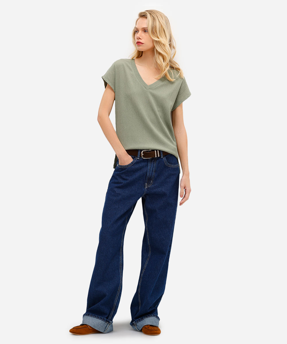 camiseta decote v manga curta texturizada verde