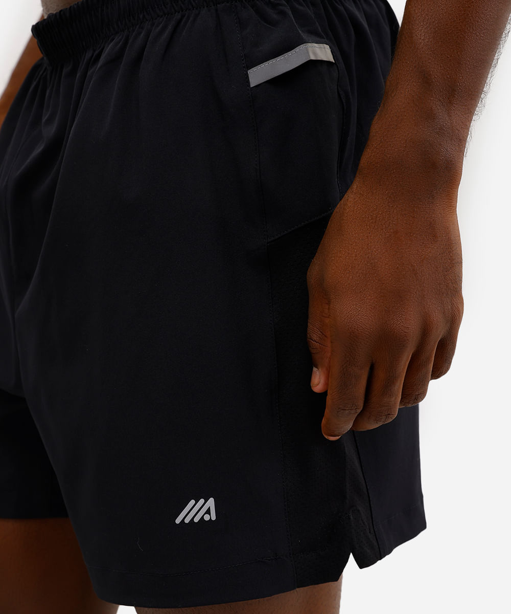 short running masculino esportivo com recorte e refletivos preto