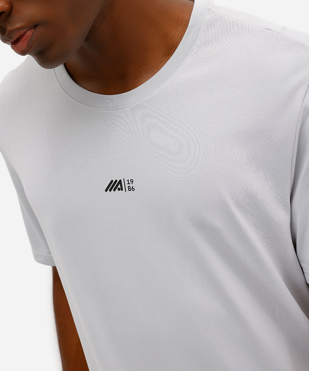 camiseta esportiva masculina de poliamida estampada cinza