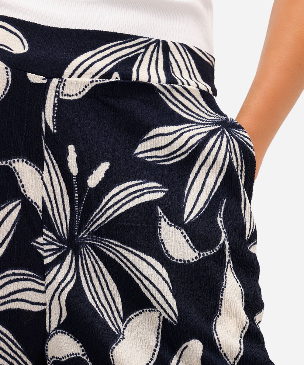 calça wide leg feminina texturizada floral azul