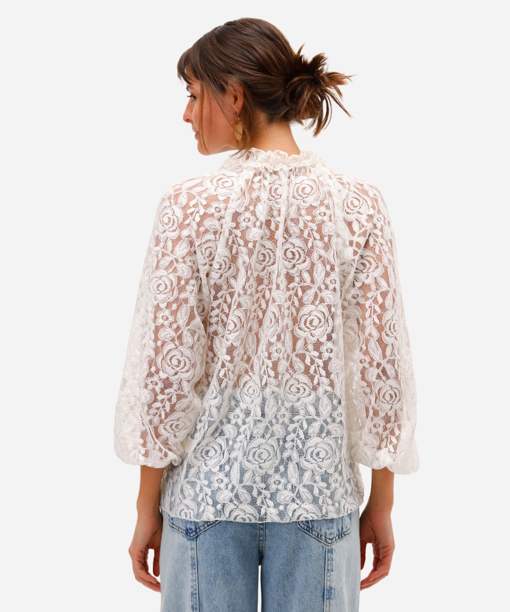 bata feminina de renda com babados floral off white