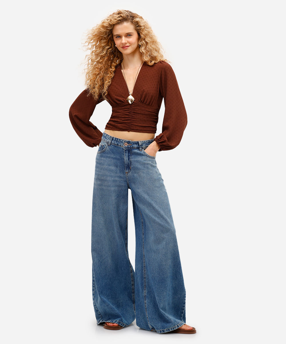 cropped feminino manga bufante com pregas texturizado marrom