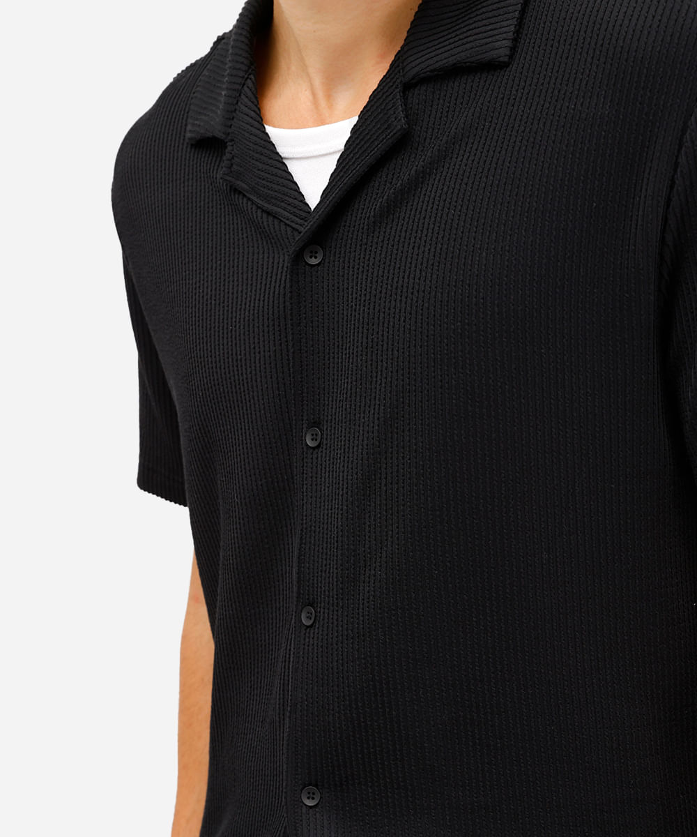 camisa manga curta texturizada e listrada - preto