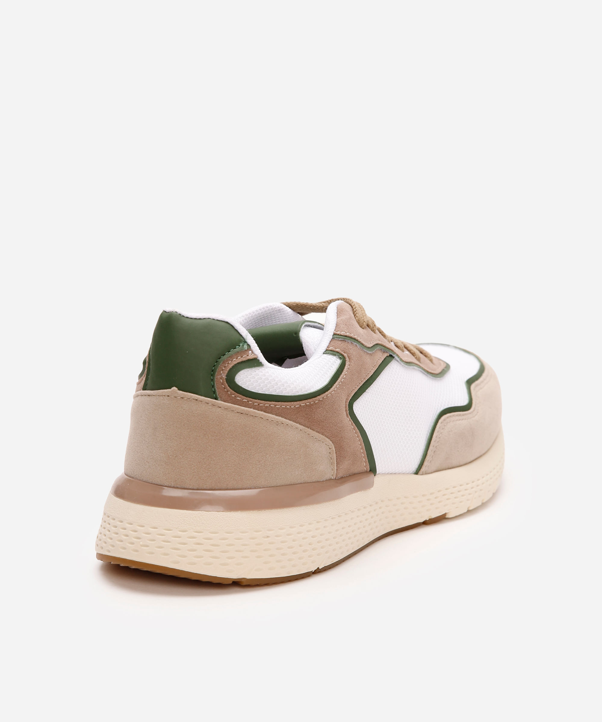 tênis esportivo masculino com recortes branco