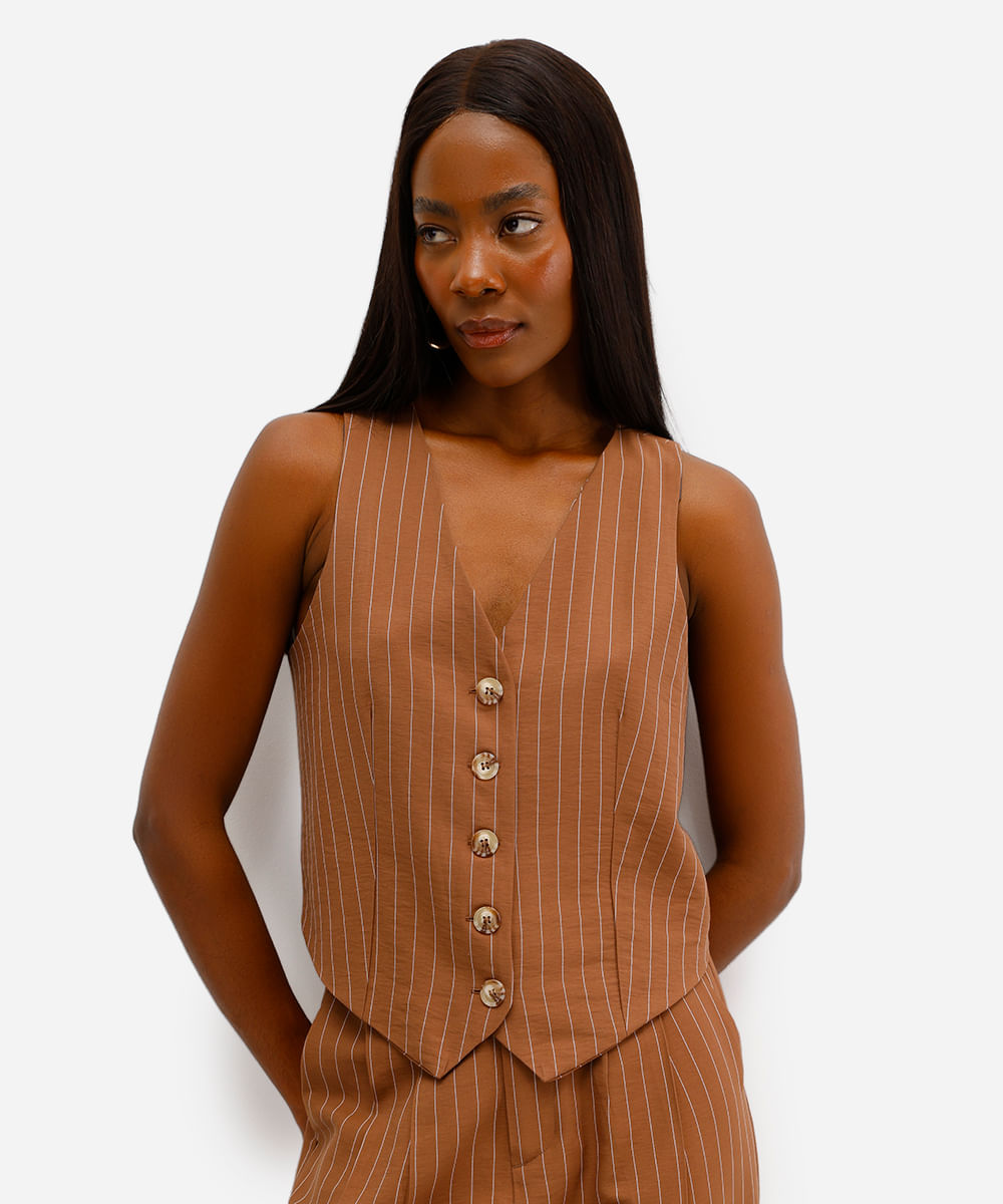 colete feminino de alfaiataria risca de giz  marrom