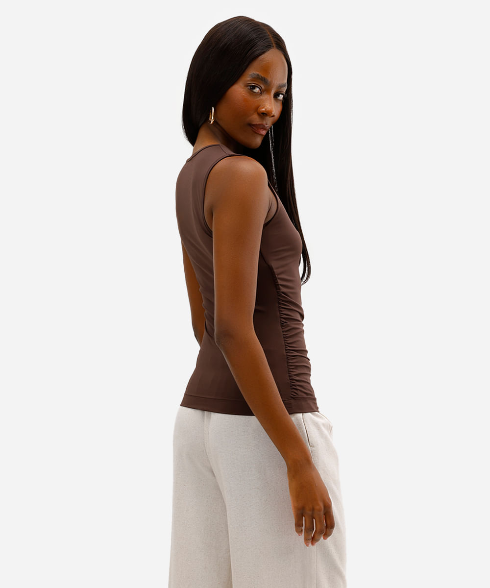 regata feminina de poliamida franzida marrom