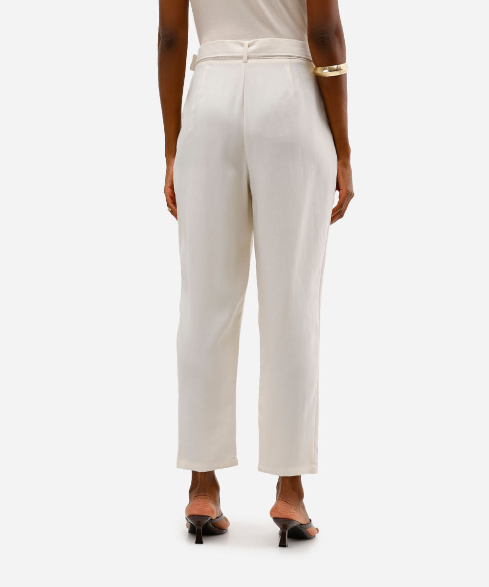 calça feminina de alfaiataria com cinto off white
