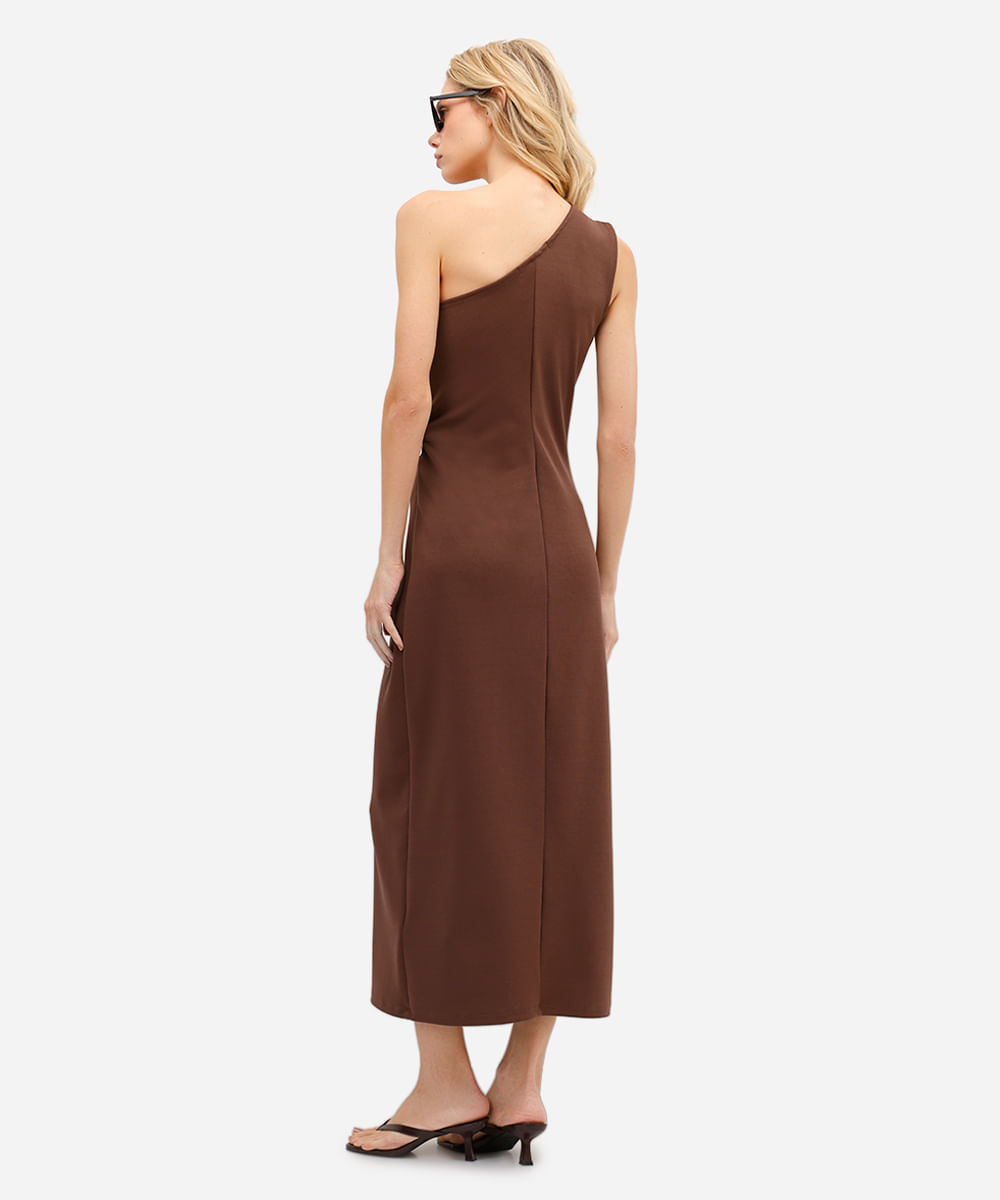 vestido midi ombro único feminino com franzido e fenda marrom