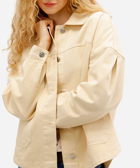 jaqueta shacket feminina de sarja com bolsos amarela