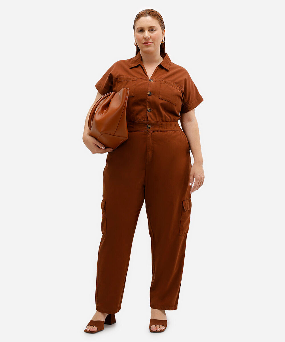macacão feminino de sarja plus size marrom