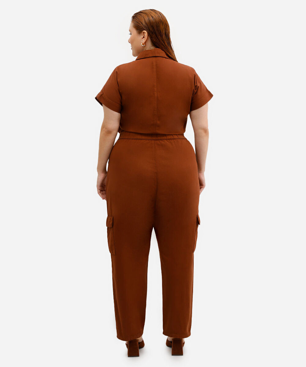 macacão feminino de sarja plus size marrom