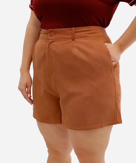 short feminino de alfaiataria com pregas plus size marrom
