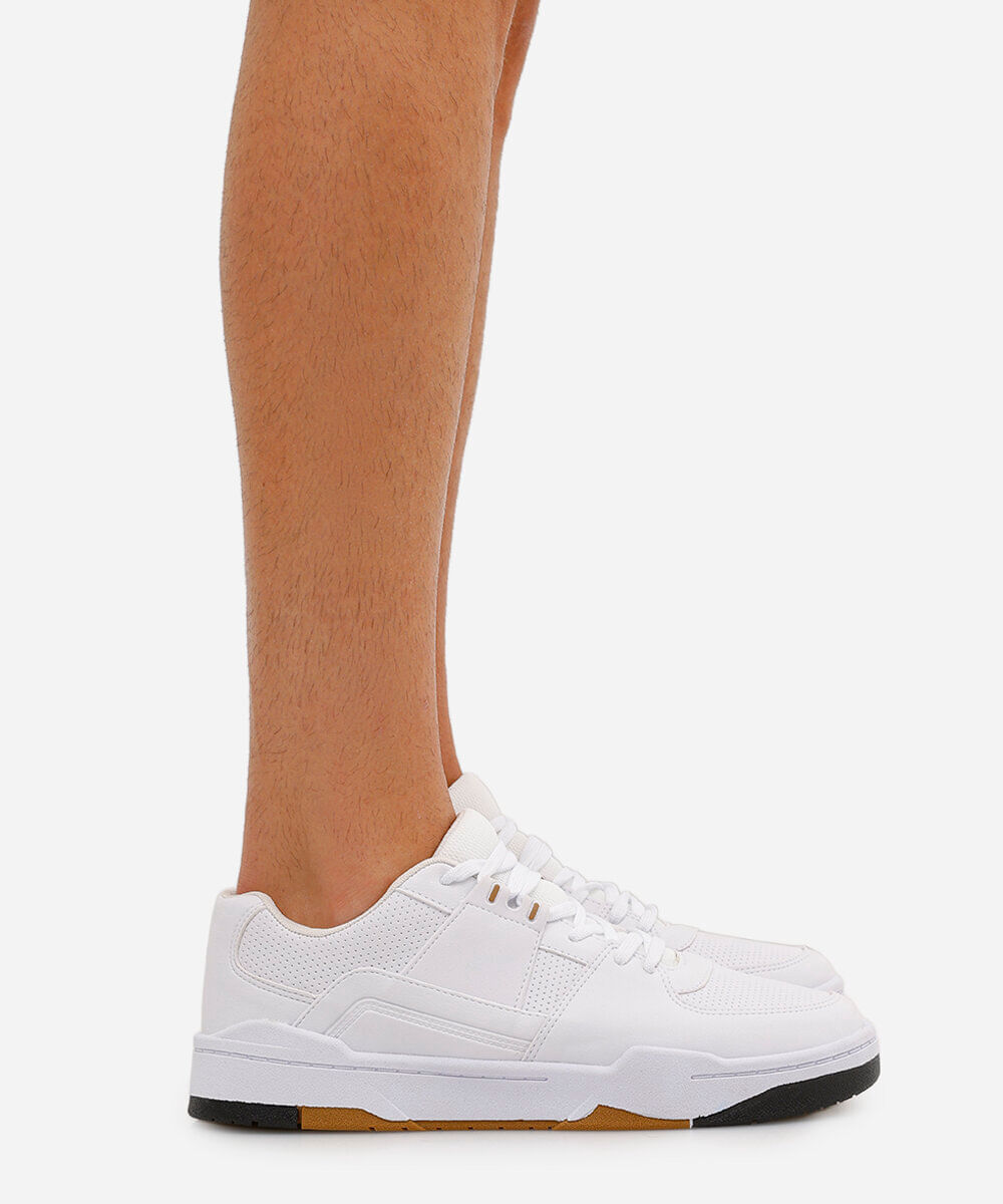 tênis casual com recortes branco