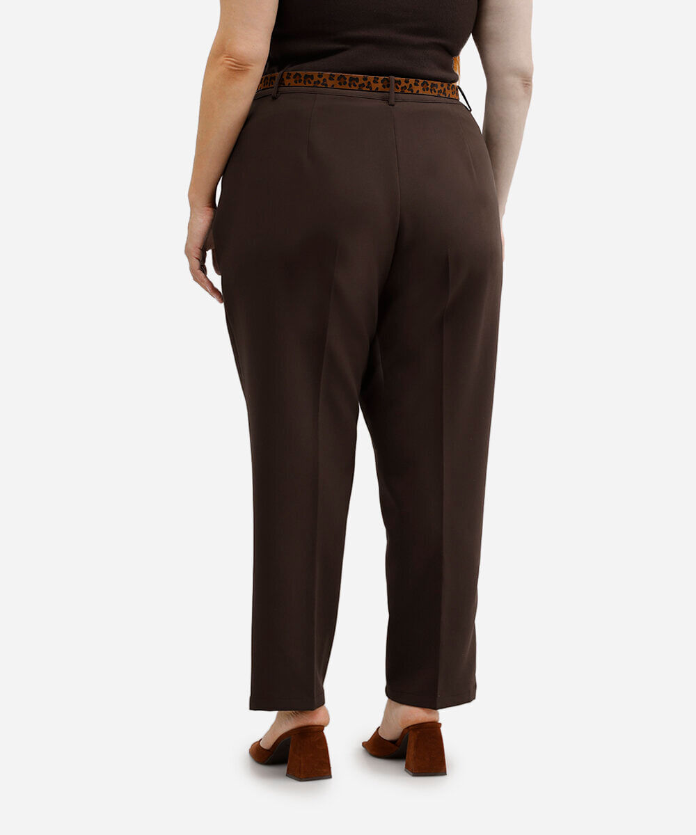 calça feminina de alfaiataria com cinto plus size marrom