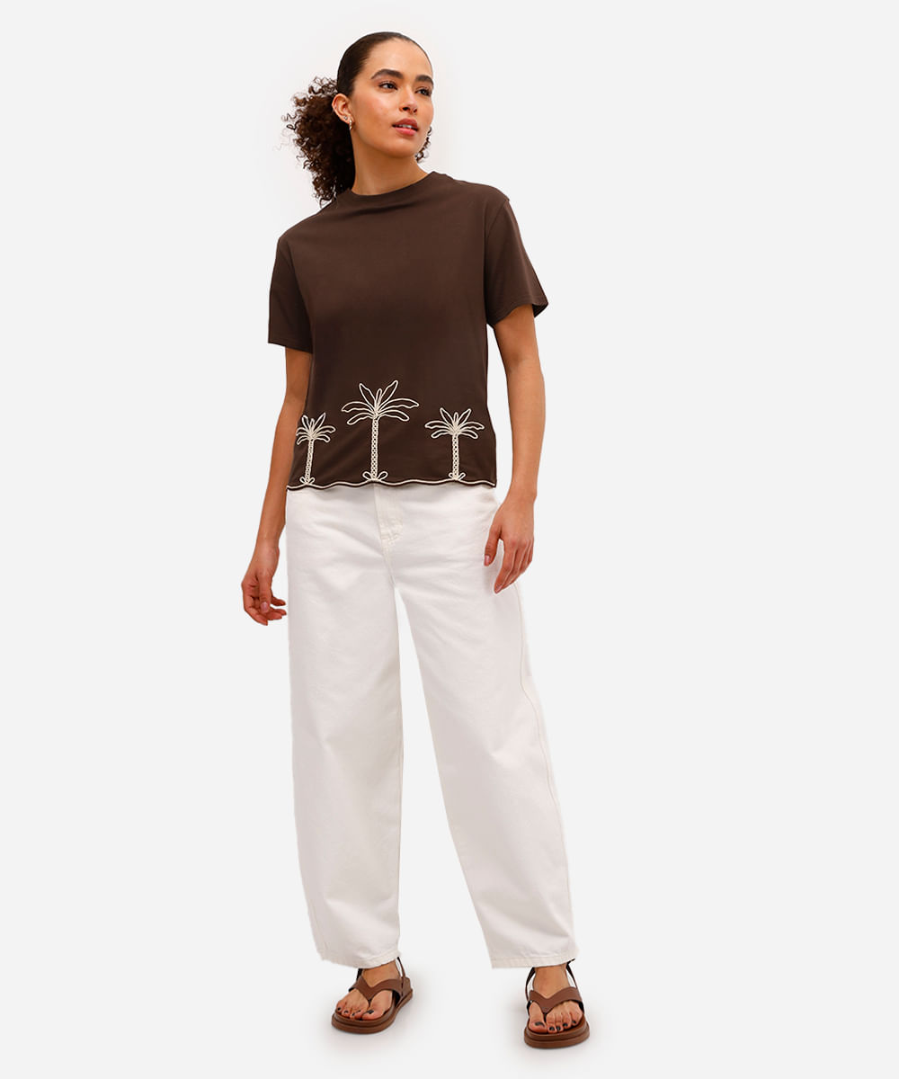 camiseta feminina de algodão bordada folhagens marrom