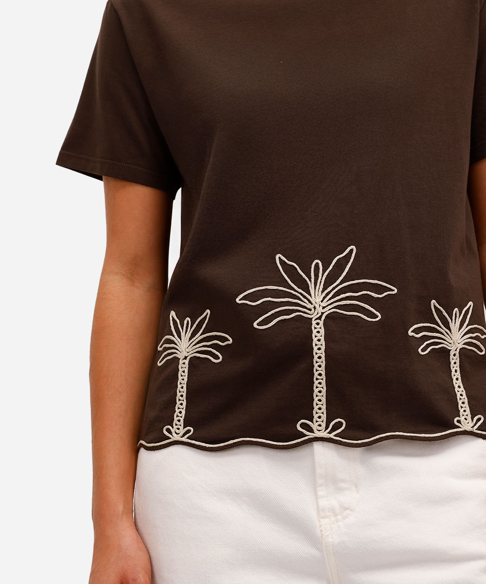 camiseta feminina de algodão bordada folhagens marrom