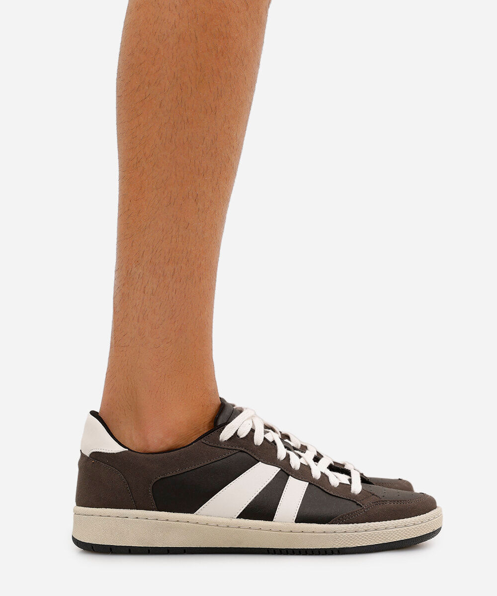 tênis casual com recortes preto