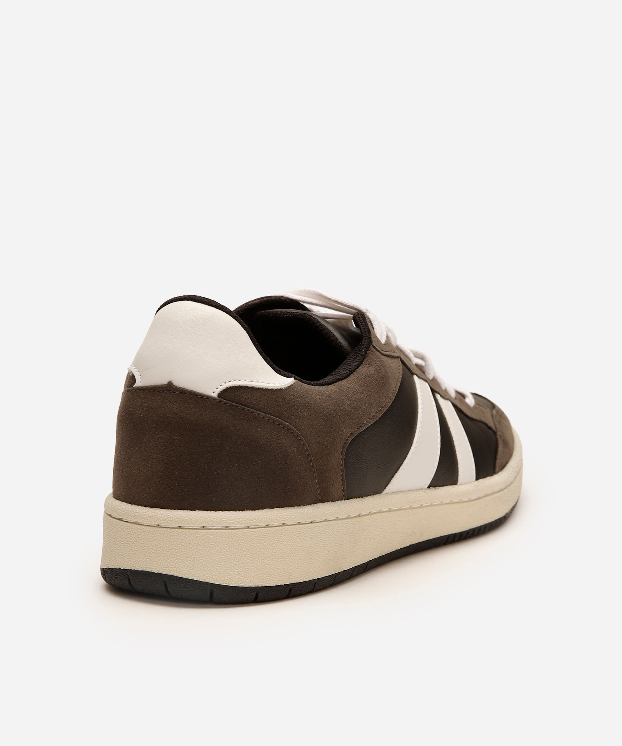 tênis casual com recortes preto