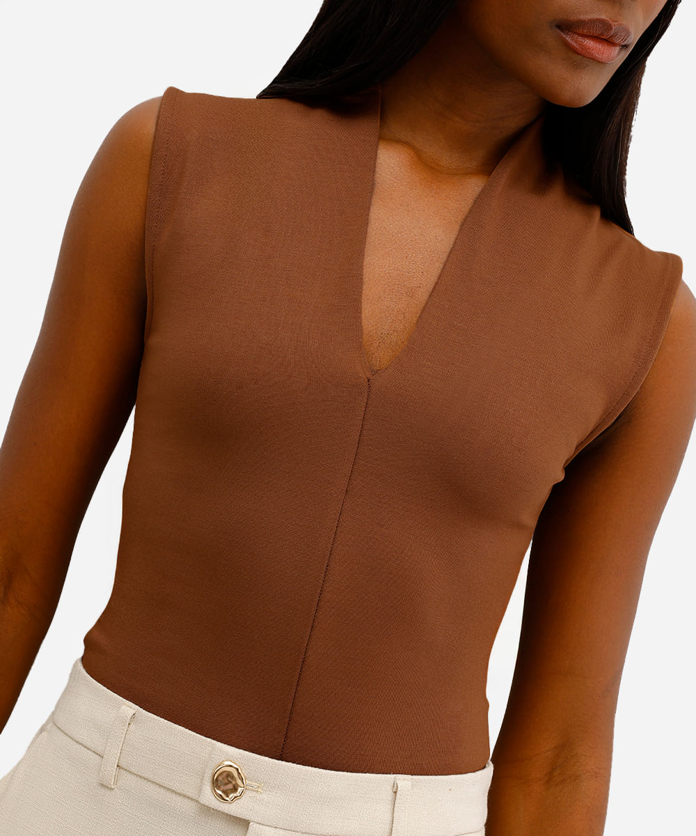 regata feminina com viscose decote v marrom