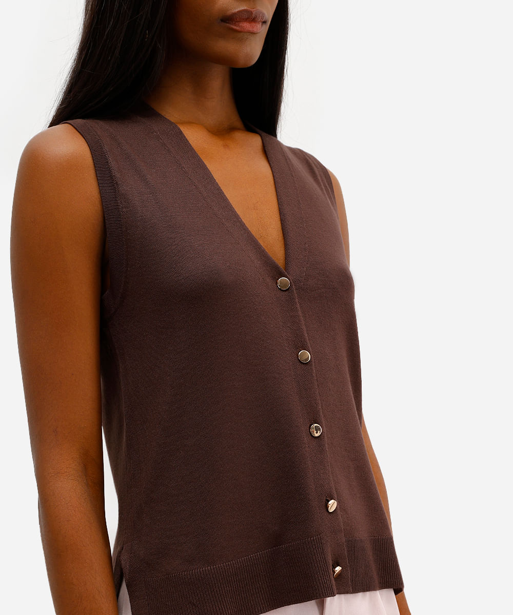 colete feminino de tricot com fendas marrom