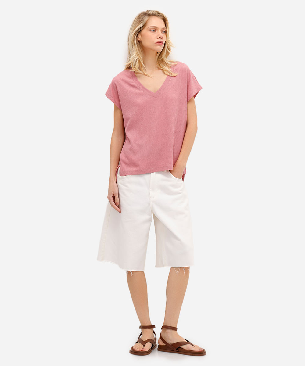 camiseta decote v manga curta texturizada rosa
