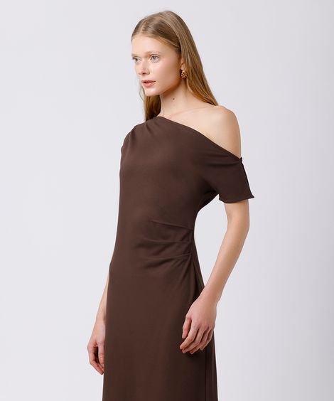 vestido midi feminino assimétrico com pregas mindset marrom