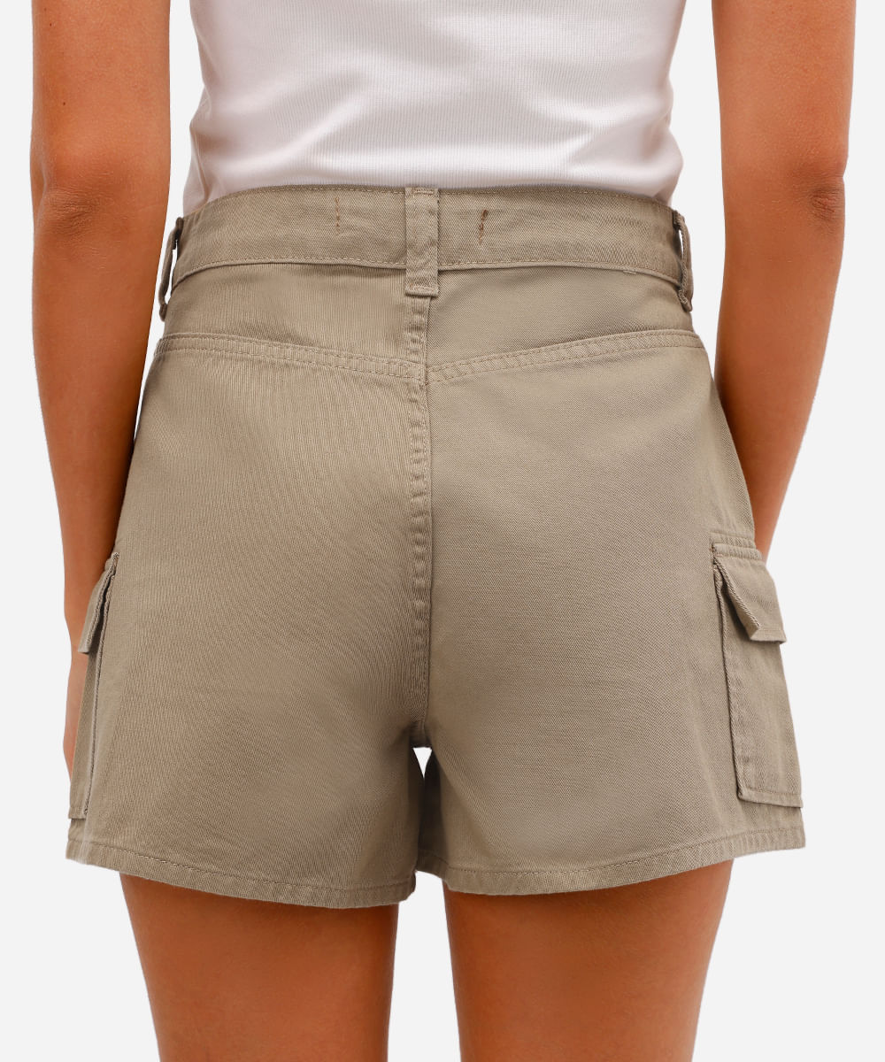 short cargo feminino de sarja cintura alta bege
