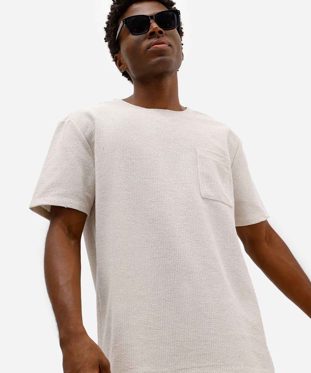 camiseta masculina com bolso texturizada bege