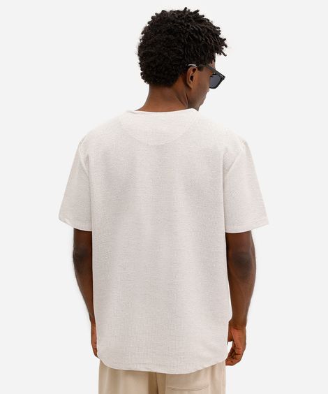 camiseta masculina com bolso texturizada bege