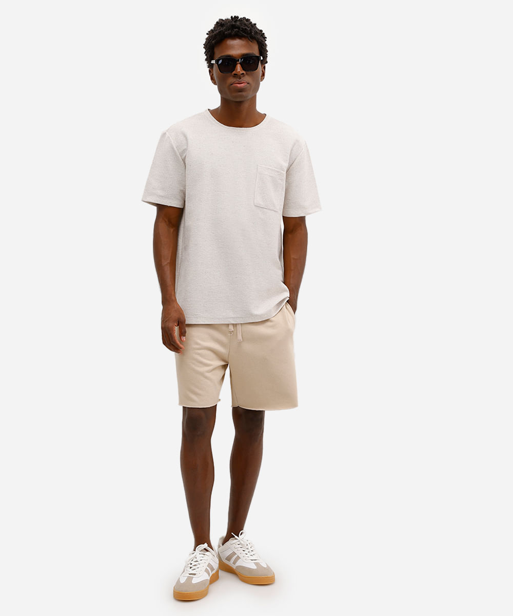 camiseta masculina com bolso texturizada bege