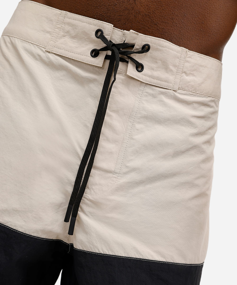 short boardshort masculino com recorte bege