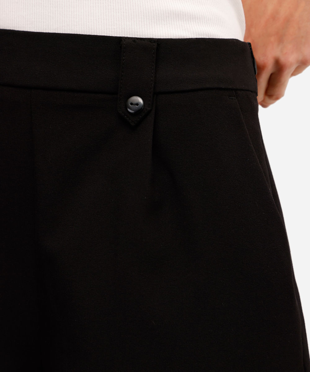 short feminino de alfaiataria com bolsos preto
