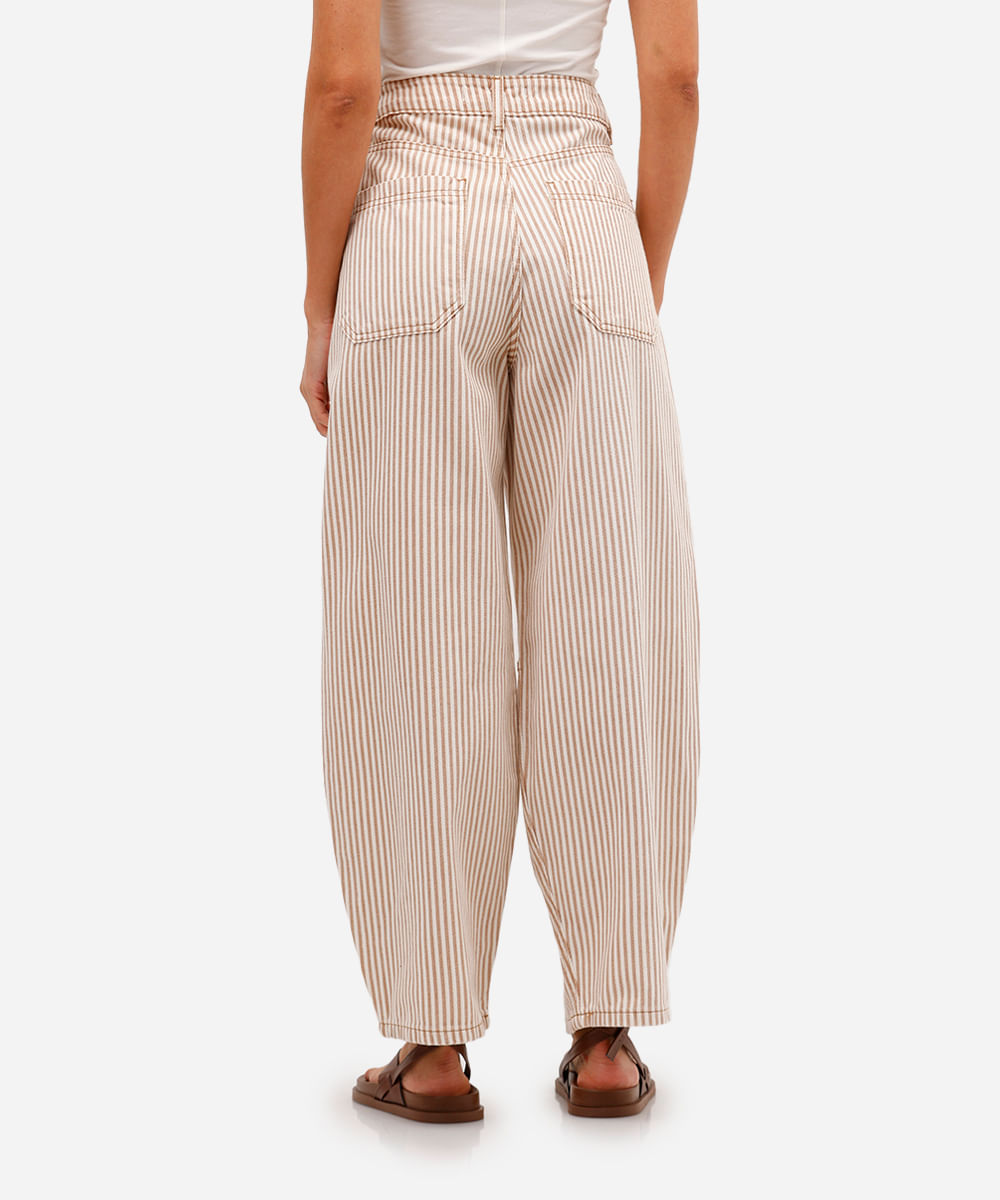 calça balloon feminina de sarja com pregas listrada off white