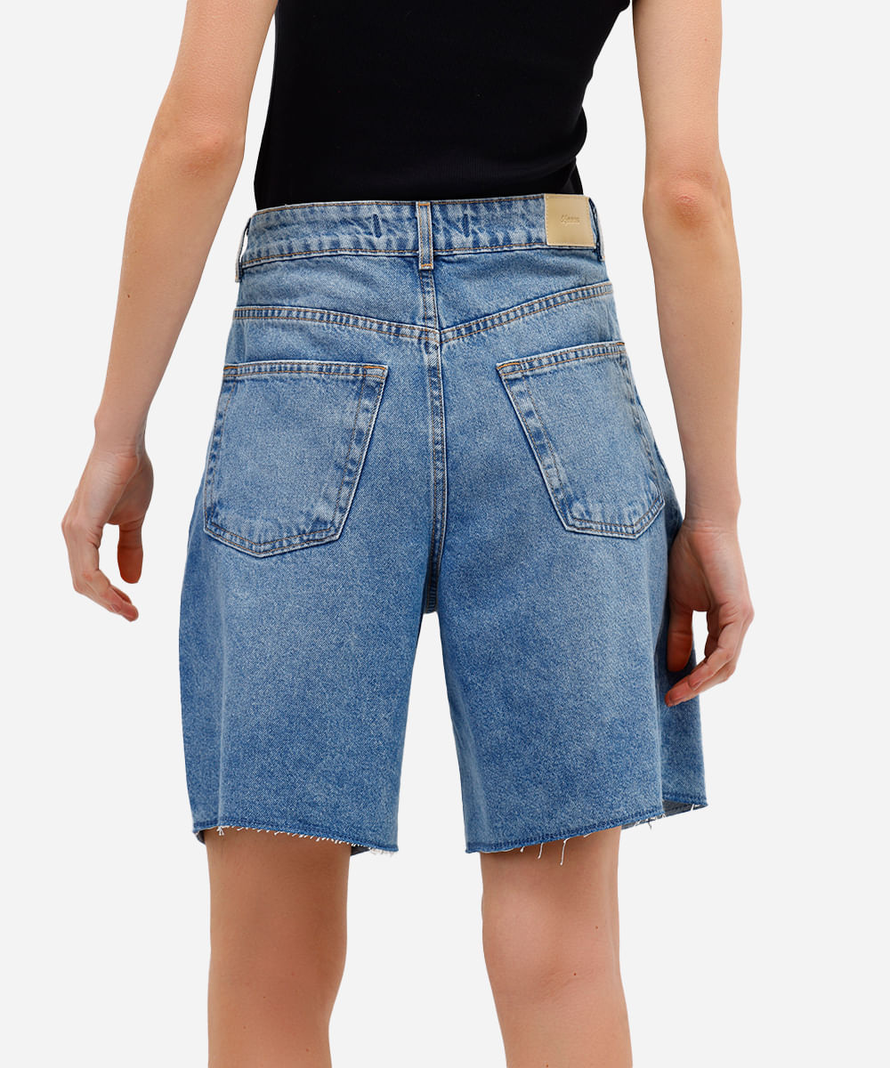 bermuda jorts feminina jeans com pregas e barra a fio azul