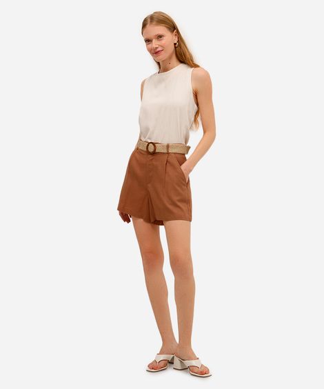 short feminino com linho cintura alta e cinto marrom