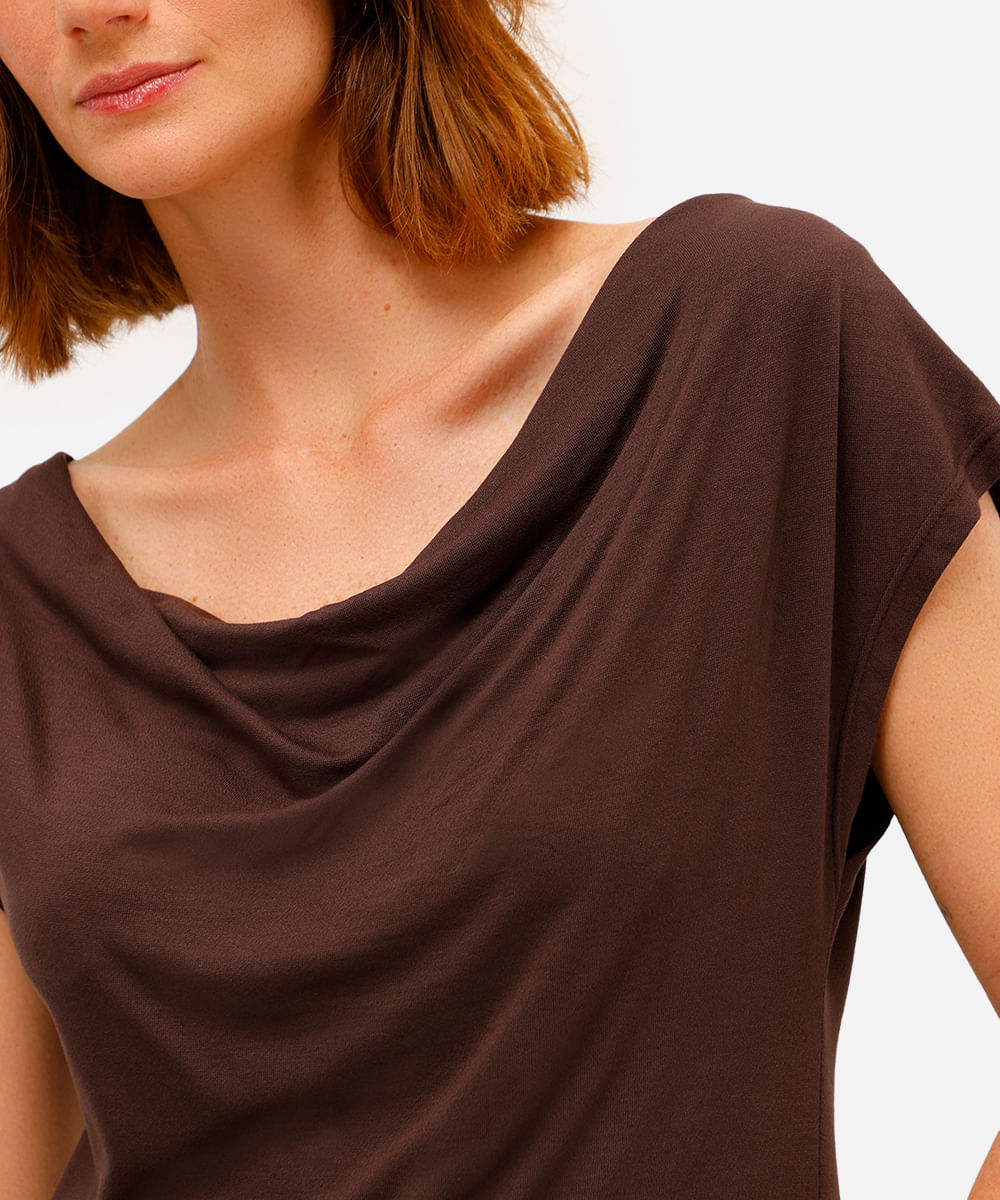 blusa feminina de viscose decote degagê marrom