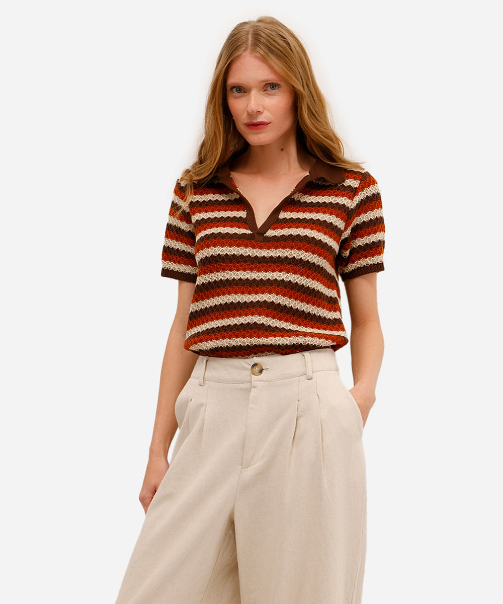 polo feminina de tricot texturizada listrada marrom