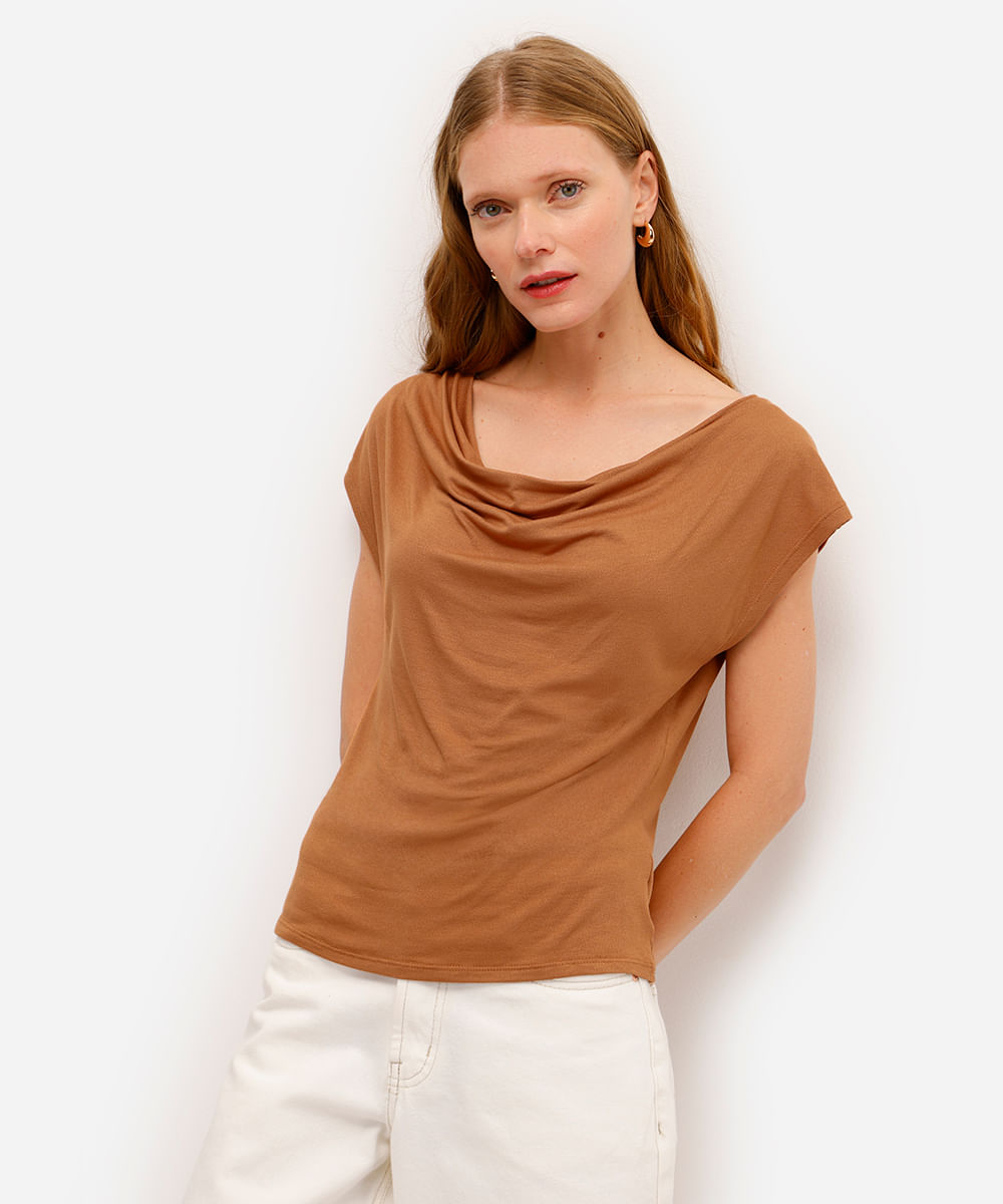 blusa feminina de viscose decote degagê bege