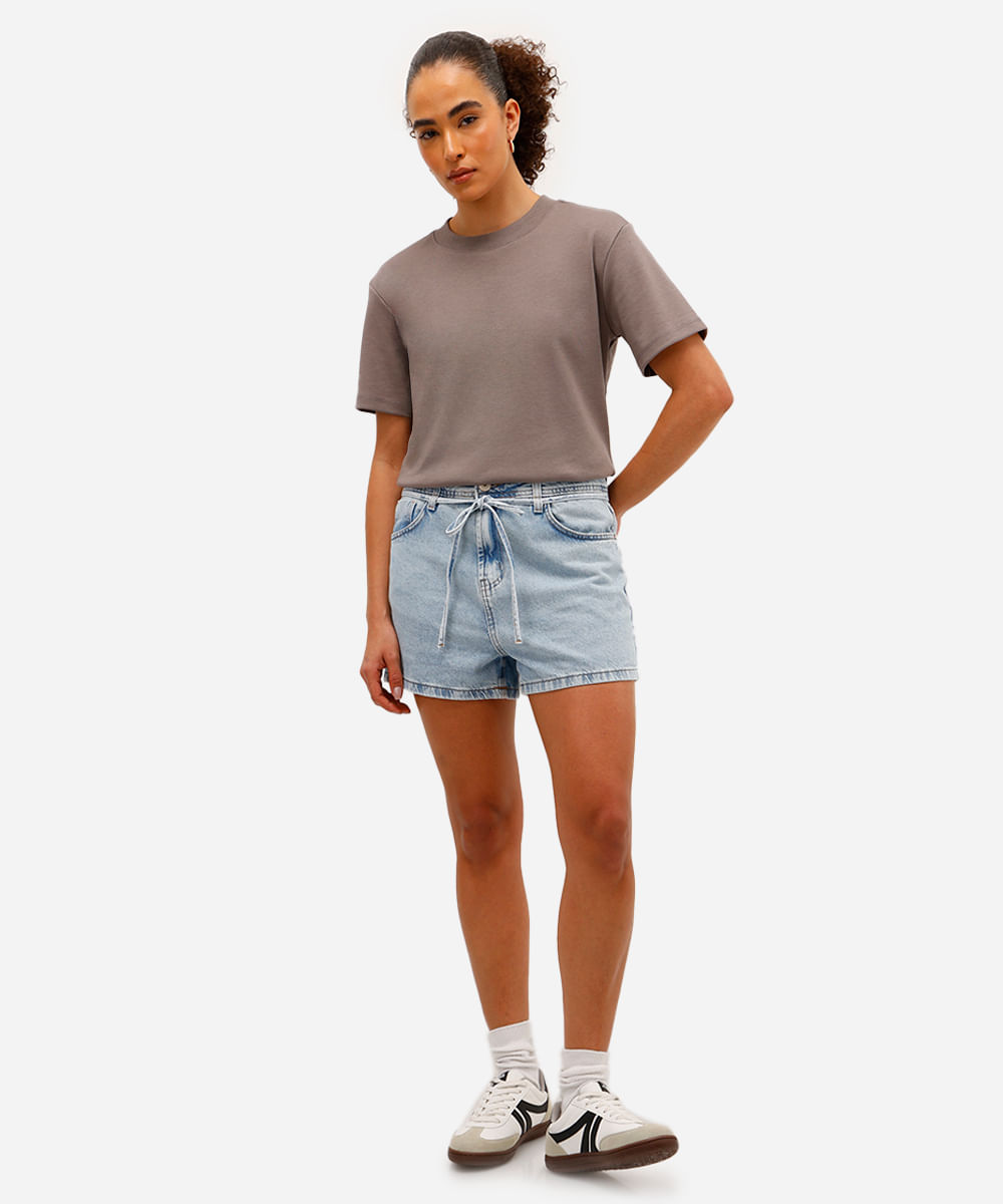 short feminino mom jeans com cinto cordão azul