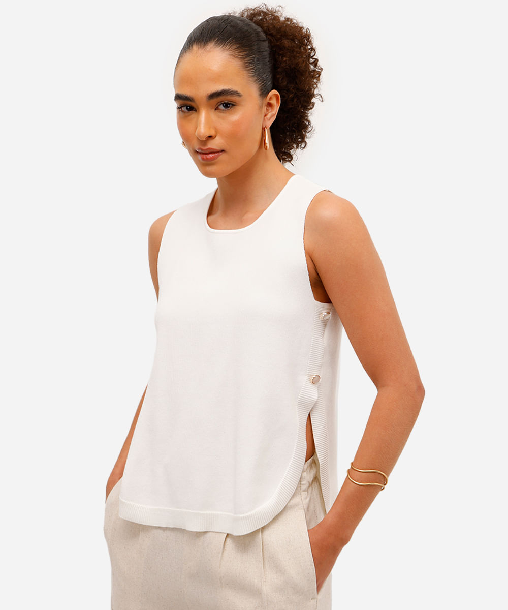 regata feminina de tricot com botões laterais off white
